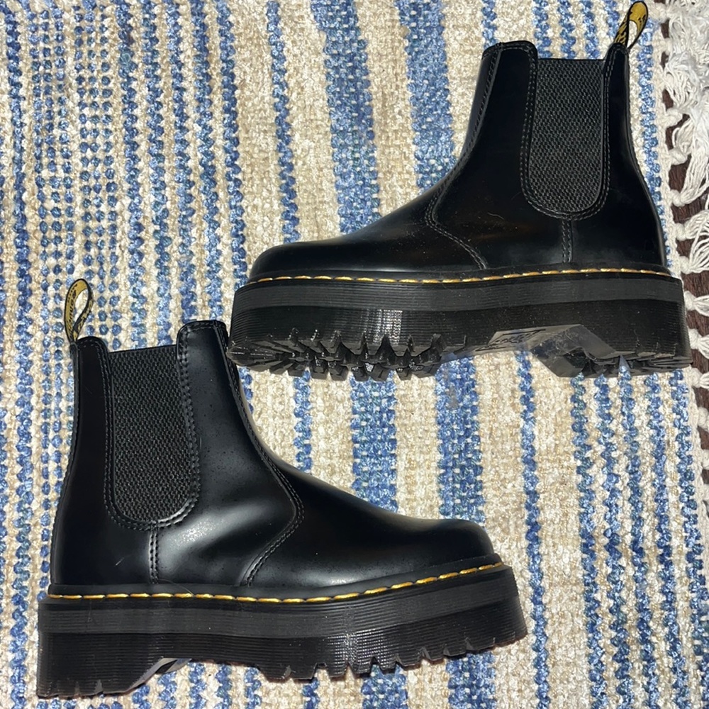 Doc Martens Chelsea boots 2976  size 6